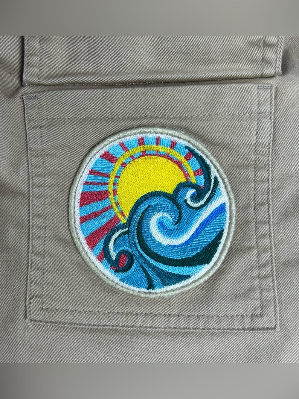 Red Valentino Garavani Embroidered Patch Khaki Shorts Size US 4 Preppy Resort - Picture 10 of 14
